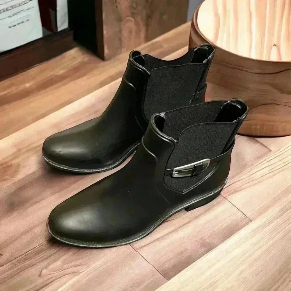 Bernardo women’s black rain boots size 6M. Excellent condition.